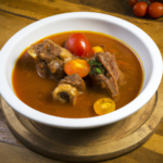 Cordero en Salsa Tradicional: Un Plato Clásico y Suculento Cordero en Salsa Tradicional: Un Plato Clásico y Suculento